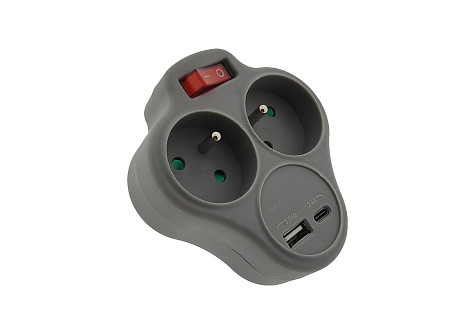 QTEC Q-416F Adaptér s USB nabíjačkou 2x2P+E 1x USB - A/1x USB-C