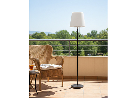 TG-012 Solárna stojacia lampa s USB, 5W, IP54 TG-012 Solárna stojacia lampa s USB, 5W, IP54
